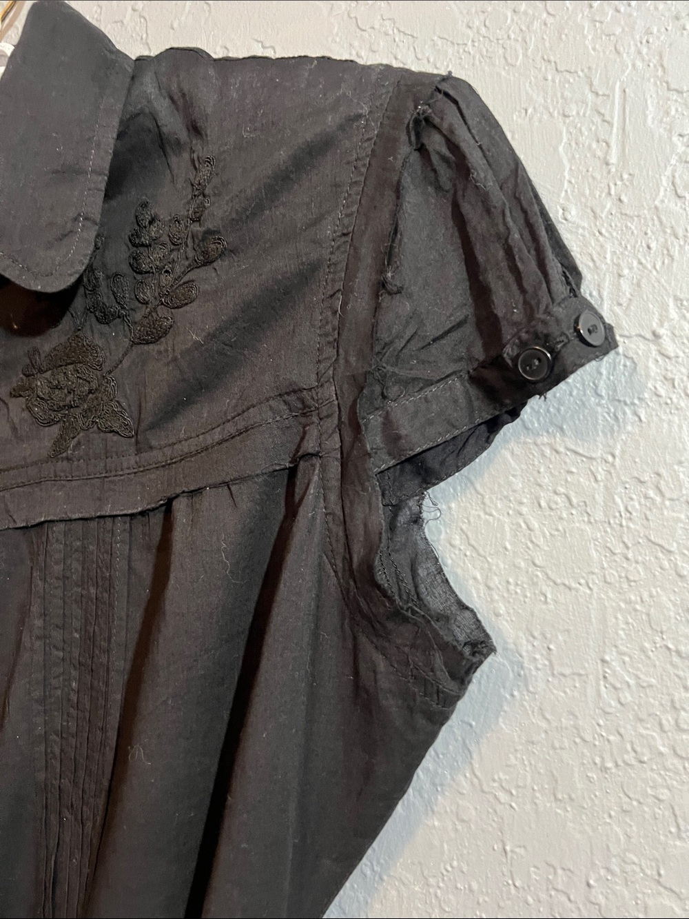 Black Button-Front Cap Sleeve Dress with Waist Tie - Picture 3 of 5
